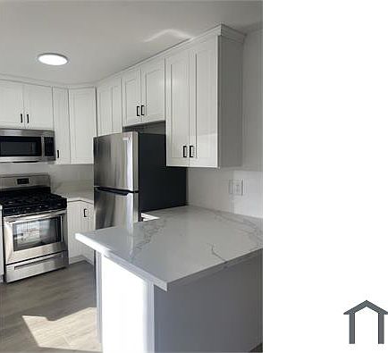 3rd image of 1139 S Holt Ave