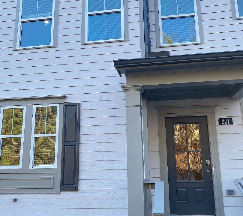1st image of 221 Vista Ln