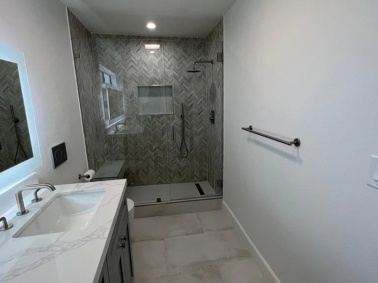 Master Bathroom Pict 2