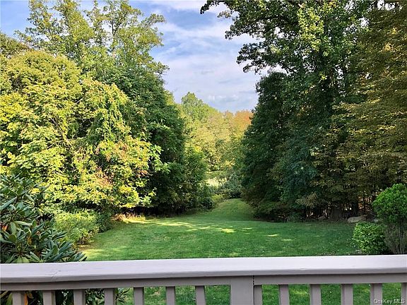 3rd image of 162 Lake Dr