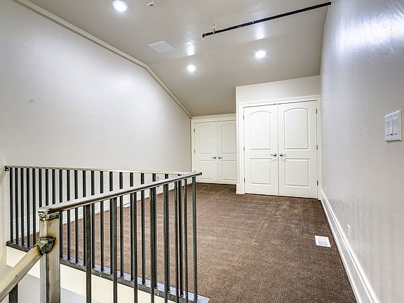 Very cool loft area!