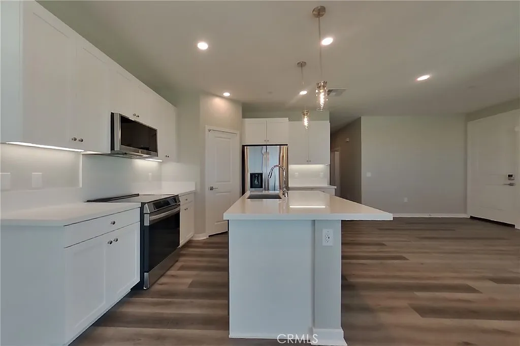 4 bed, 1858 sqft, $3,809 — Photo 4