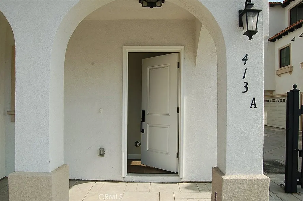 4 bed, 3.5 bath, 1598 sqft, $3,995 — Photo 2