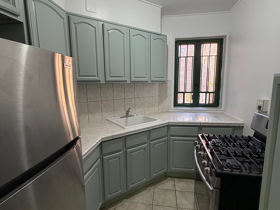1st image of 11 Metropolitan Oval APT 3E