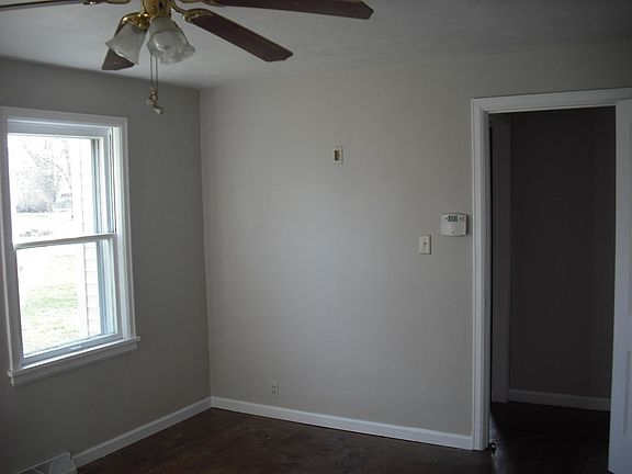 4th image of 1001 Evergreen Ln