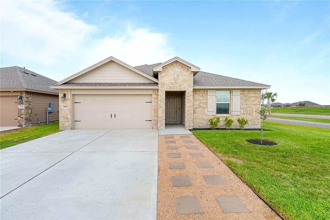 4 bed, 2.0 bath, 1761 sqft, $2,400 — Photo 1