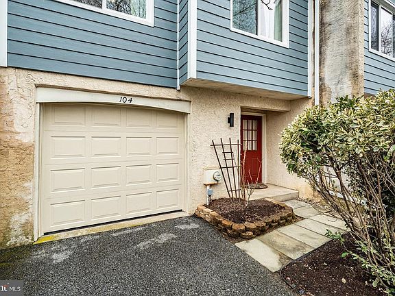 4th image of 104 S Point Dr #104