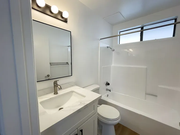 515 S Chevy Chase Dr — Photo 9