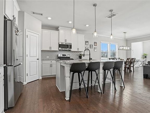 3rd image of 504 Elm Bluff Way