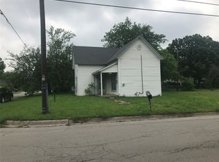 426 N Clements St, Gainesville, TX 76240