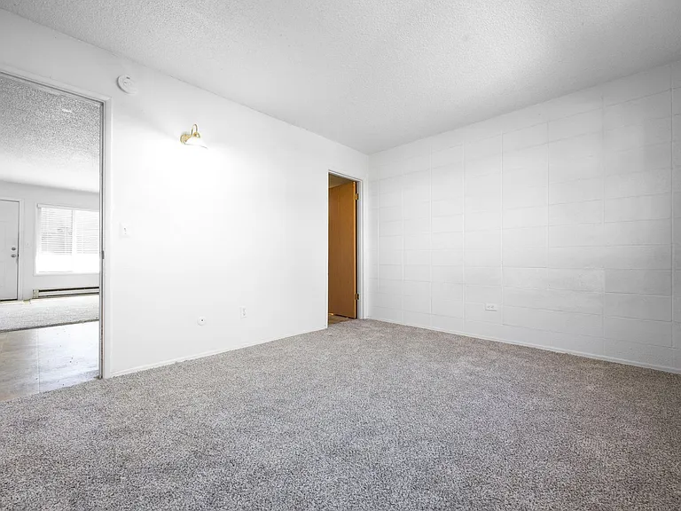 Raymond Apartments — Photo 6