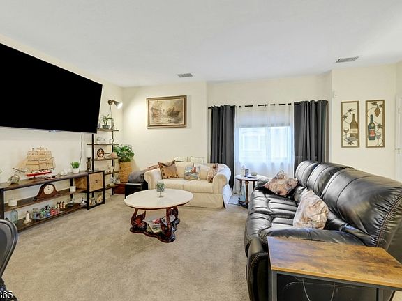2nd image of 520 Victor St BLDG 520 #8