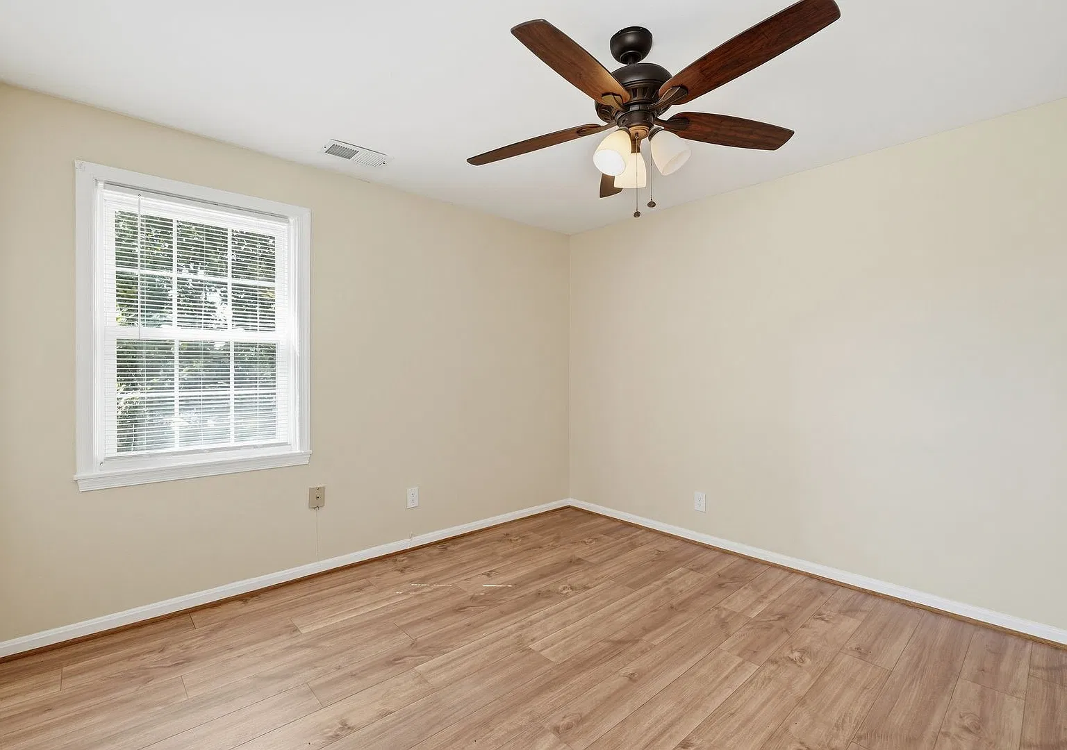 2 Bed 1 Bath ! — Photo 4
