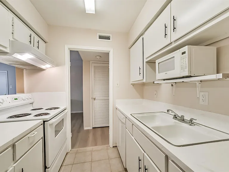6410 Del Monte Dr #89 — Photo 25