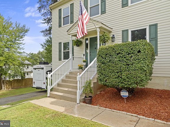 3rd image of 11917 Oakhurst Dr