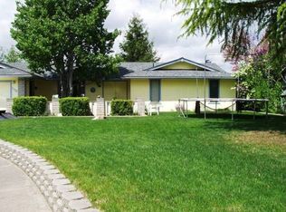 1104 Quail Ln, Phoenix, OR 97535