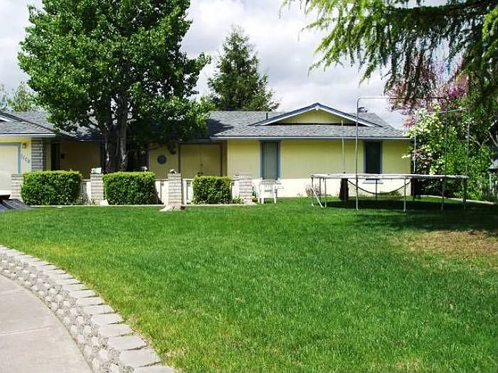 1104 Quail Ln photo 1