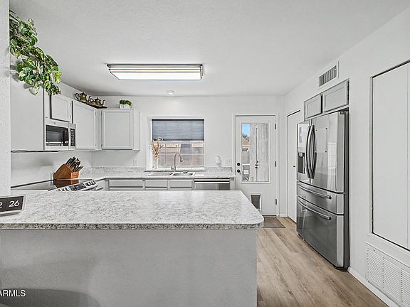 4th image of 8111 W WACKER Road #32
