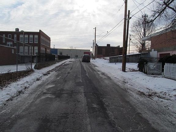 4th image of 318 Orient Ave
