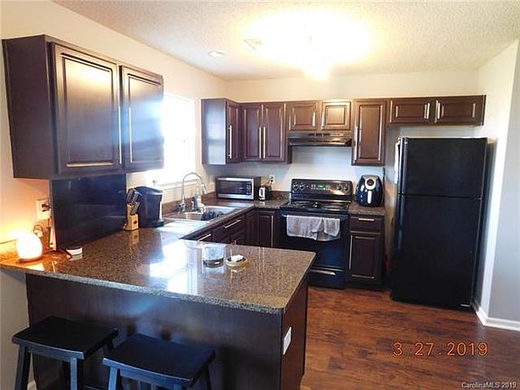 3rd image of 207 Glencroft Dr