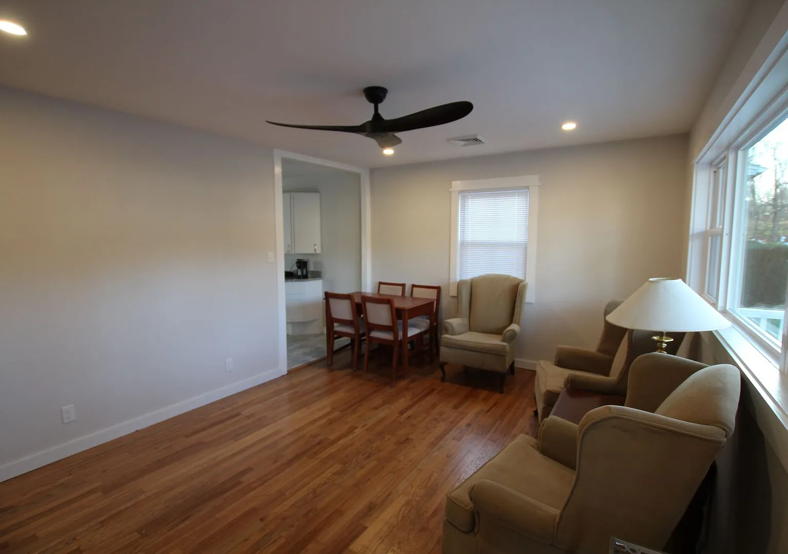 Fully ADA accessible 2 bedroom, 1 bathroom single level private home in Uptown Kingston, NY — Photo 3