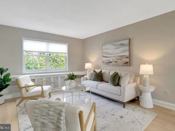 1706 W Abingdon Dr APT 201, Alexandria, VA 22314