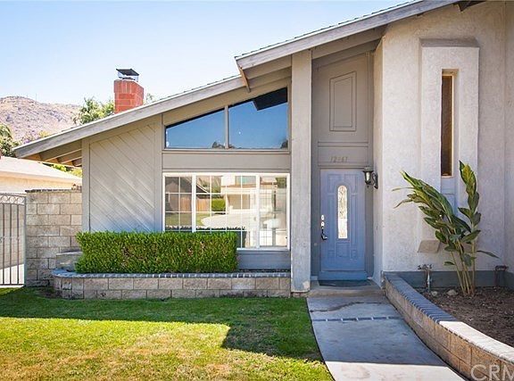 2nd image of 12861 Vivienda Ave