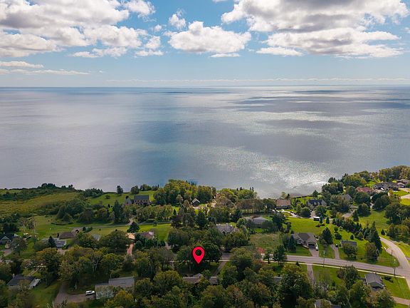 2nd image of 227 Keppoch Rd