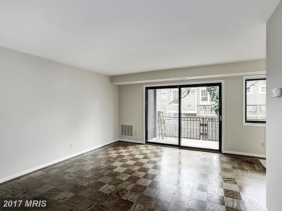 3rd image of 4371 Lee Hwy APT 203