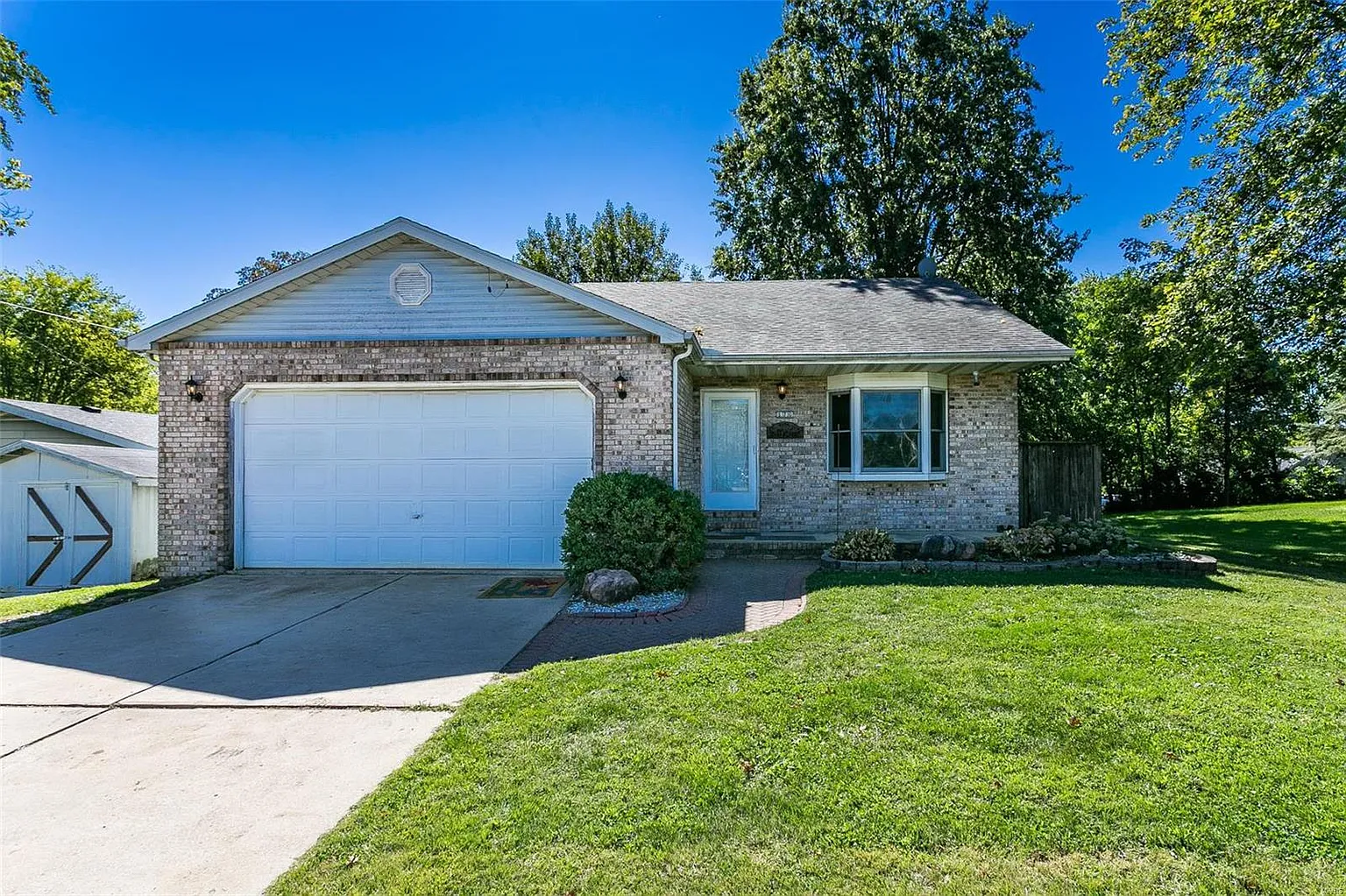 170 Birger Ave photo 1