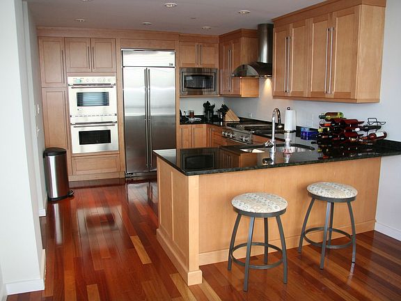 Kitchen and Breakfast Bar