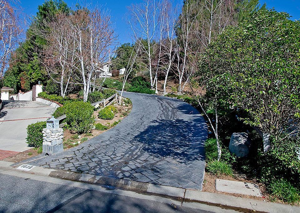 1st image of 1030 Deep Wood Dr