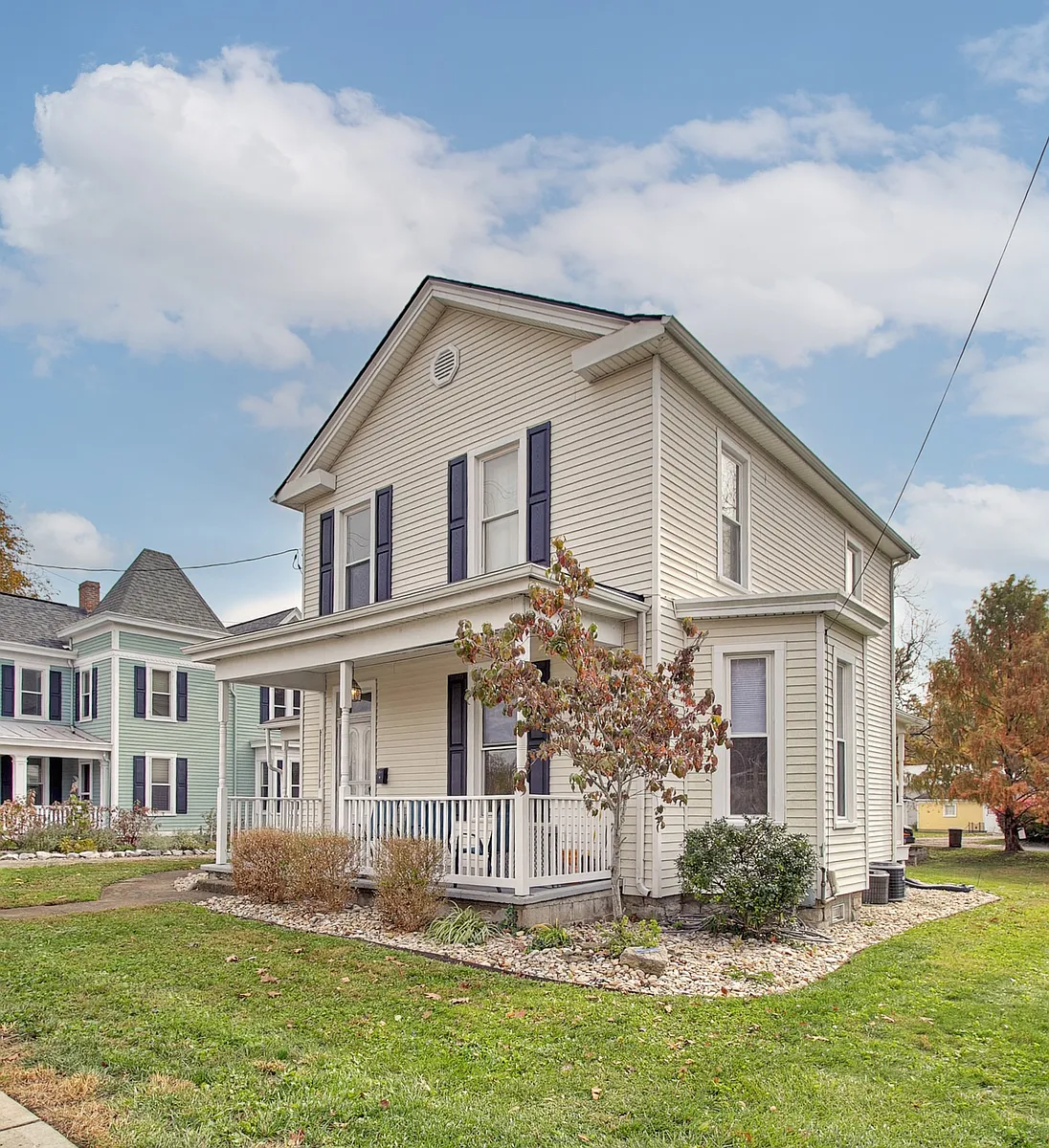 Dog-friendly and located less than 100 yards from the dog park across th street! - 568 Main St #B