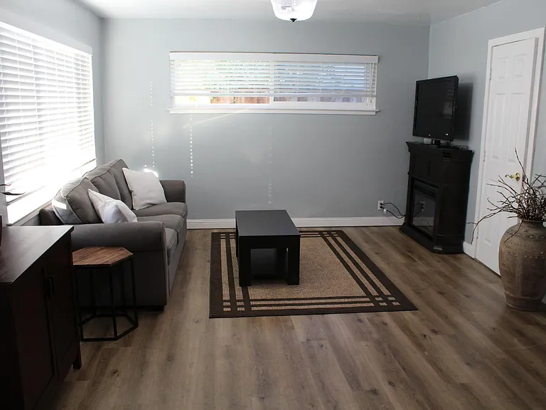 24607 Patricia Ct — Photo 9