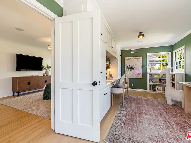 628 N Sierra Dr — Photo 24