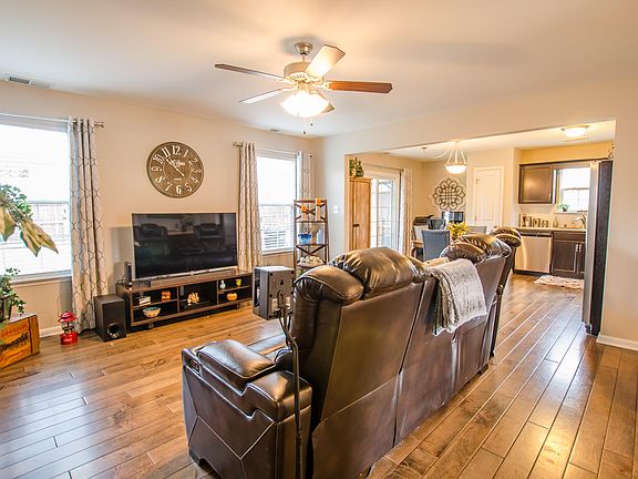 3rd image of 145 Cold Harbor Ct