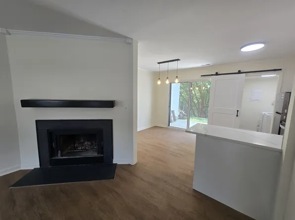 118 Chaucer Ct, Carrboro, NC 27510