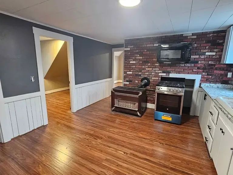 33 Winsor St #3 — Photo 11
