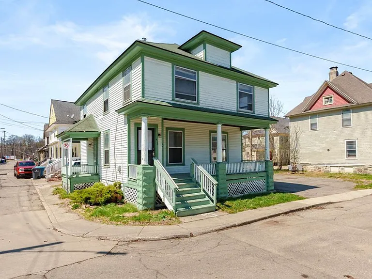 416 Bellevue Pl — Photo 2
