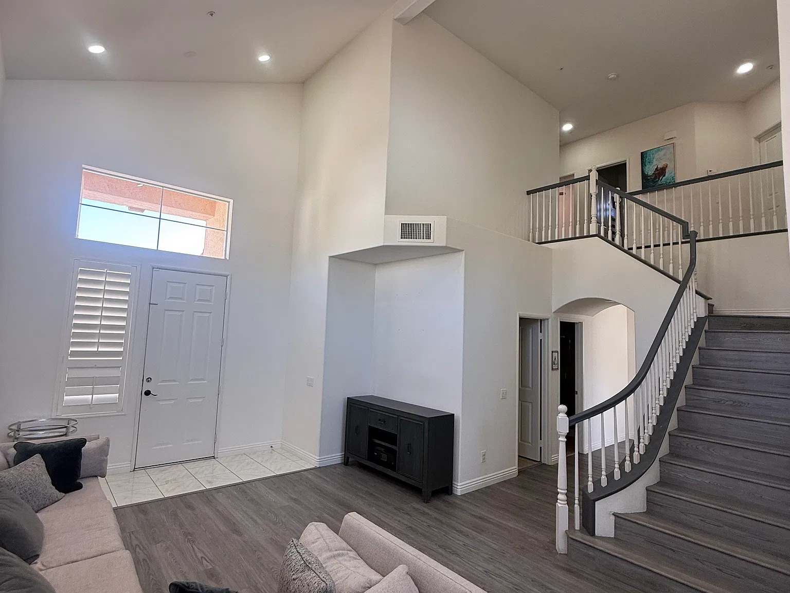 4 bed, 2148 sqft, $4,995 — Photo 2
