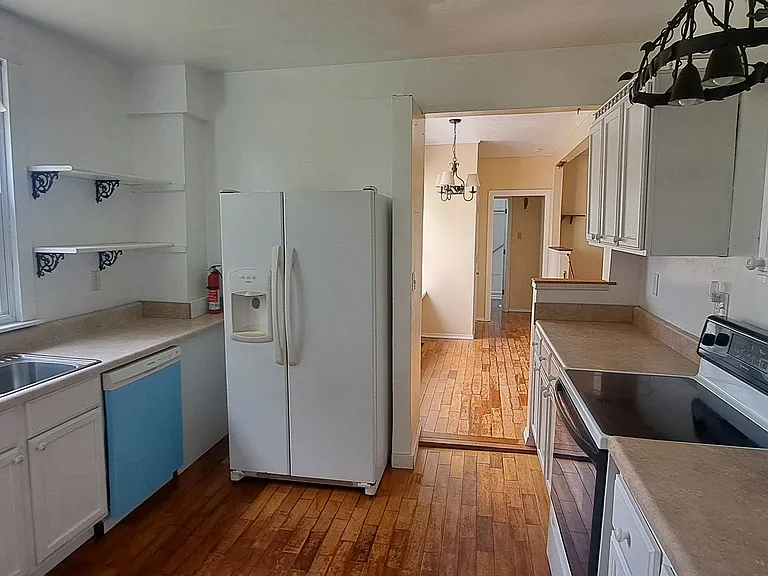 781 Kingsale Rd — Photo 9