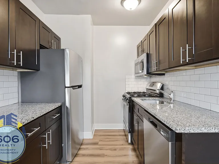 The Ashland Tower Modern Living in the Heart of Rogers Park — Photo 35