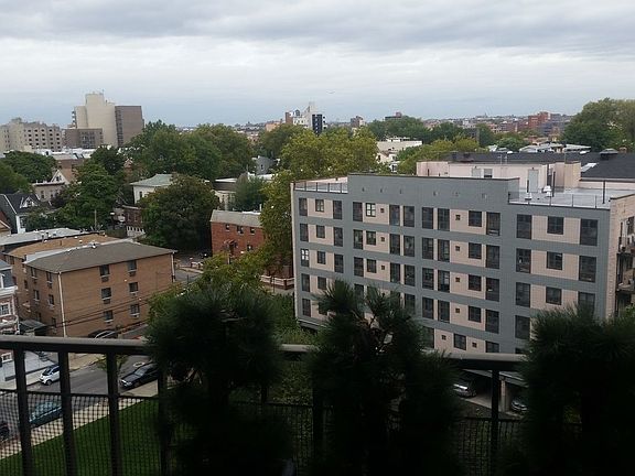 4th image of 2540 Shore Blvd APT 14C