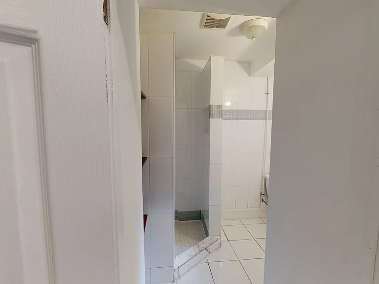 21 Rusholme Park Cres #BASEMENT — Photo 5