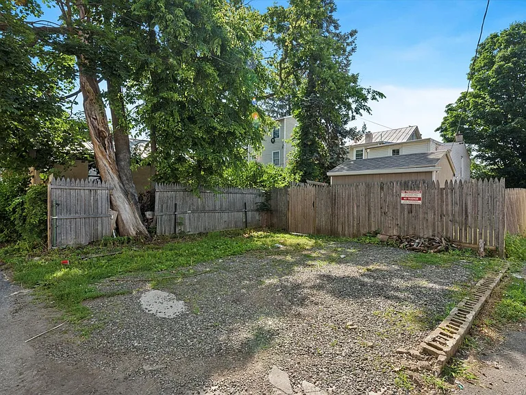 509 E Barnard St — Photo 15