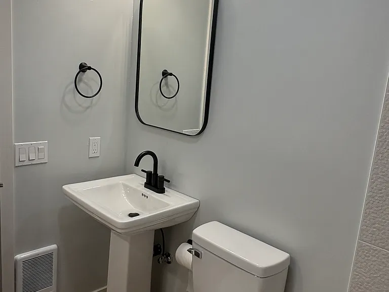 805 Holiday Ct — Photo 20