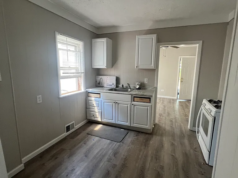 2081 W 103rd St #1 — Photo 8