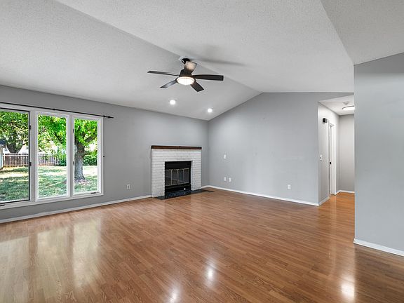 3rd image of 4034 Danbury St