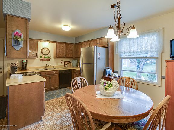 5th image of 6729 Toboggan Ln