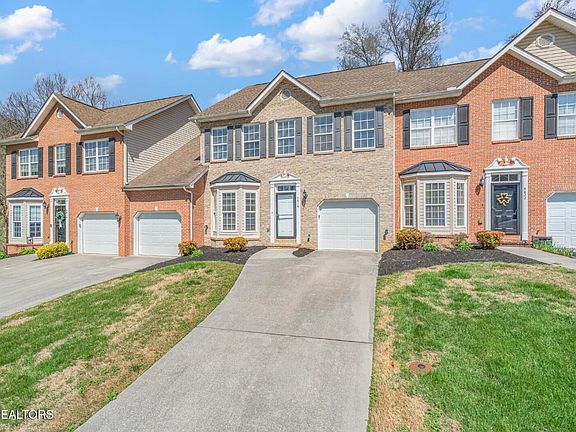 2nd image of 4818 Briar Rock Ln